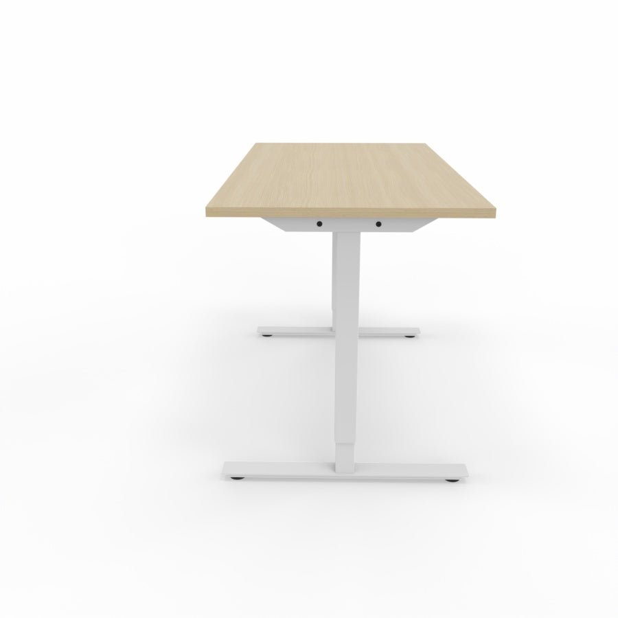 Höj- och sänkbart skrivbord, Ek skiva med vita ben.